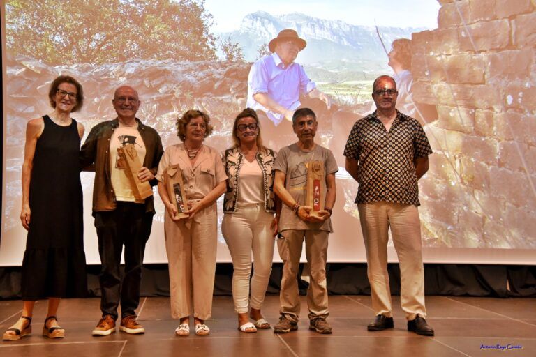 Fonz acogió la proyección de «Cuatro Casas», una mirada a la memoria familiar del Pirineo