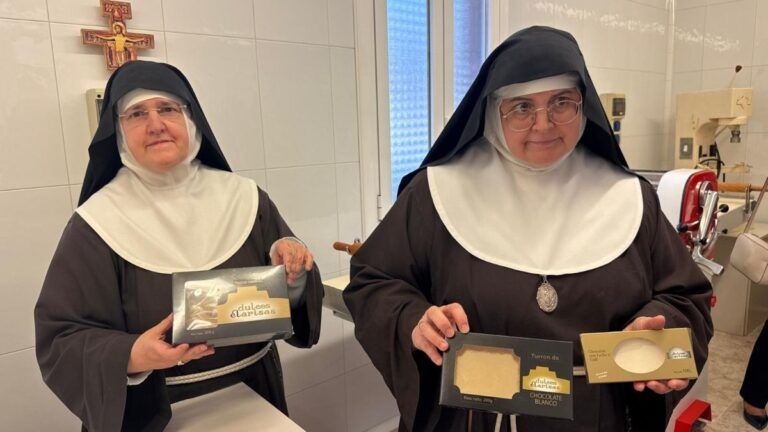 Las monjas de clausura de Monzón reciben a las empresarias de Huesca en su obrador Monjas de clausura de Monzón muestran productos elaborados en el obrador de las clarisas