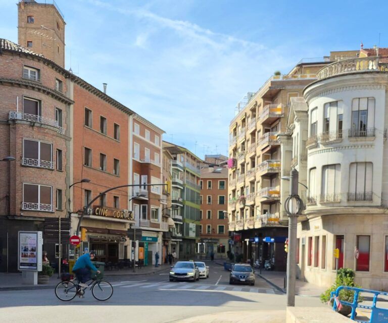 Regreso al futuro en la calle general ricardos de barbastro por su deterioro